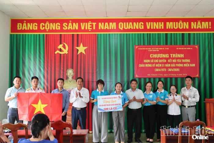 Tổ chức chương trình “Ngọn cờ chủ quyền - Kết nối yêu thương” tại xã Bắc Khánh Vĩnh