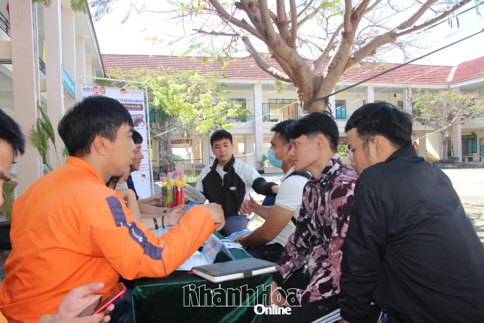 Tư vấn việc làm cho hơn 650 lượt thanh niên xuất ngũ