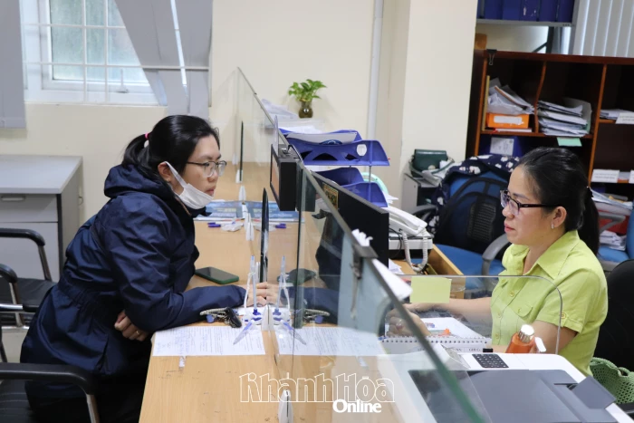 Bảo hiểm xã hội tỉnh chỉ cấp tờ bìa sổ bảo hiểm xã hội bản giấy khi có yêu cầu