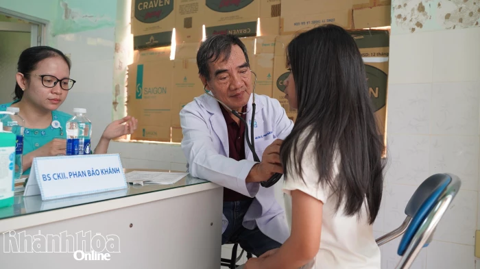 Bệnh viện Đại học Y Dược TP. Hồ Chí Minh khám bệnh, phát thuốc miễn phí cho người dân xã Tây Khánh Sơn