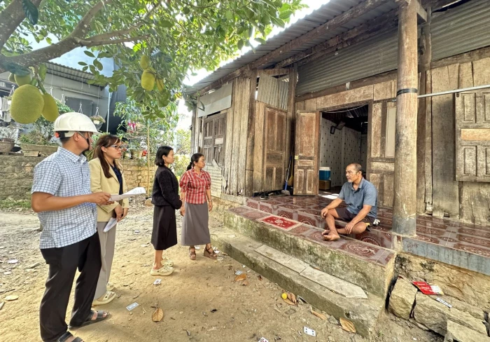 Xã Khánh Sơn kiểm tra tình trạng nhà ở con đẻ của người hoạt động kháng chiến bị nhiễm chất độc hóa học