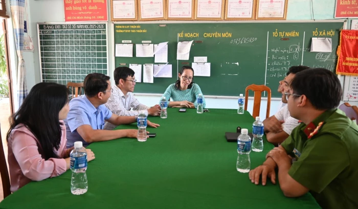 Lãnh đạo xã Thuận Bắc: Thăm, kiểm tra chất lượng bữa ăn của học sinh tại Trường Phổ thông Dân tộc nội trú THCS Thuận Bắc