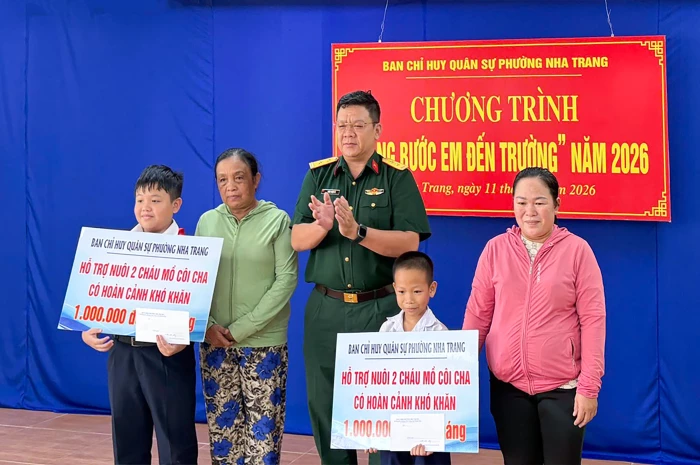 Ban Chỉ huy Quân sự phường Nha Trang hỗ trợ chăm sóc 2 học sinh