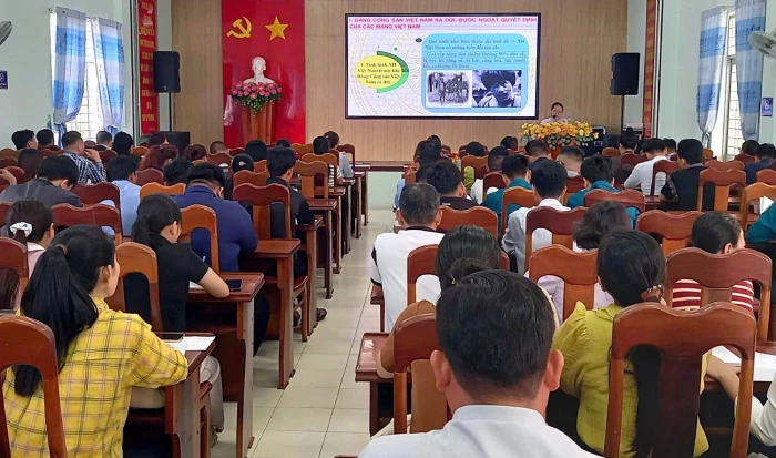 Bồi dưỡng nhận thức về Đảng cho 121 quần chúng ưu tú các xã khu vực Diên Khánh