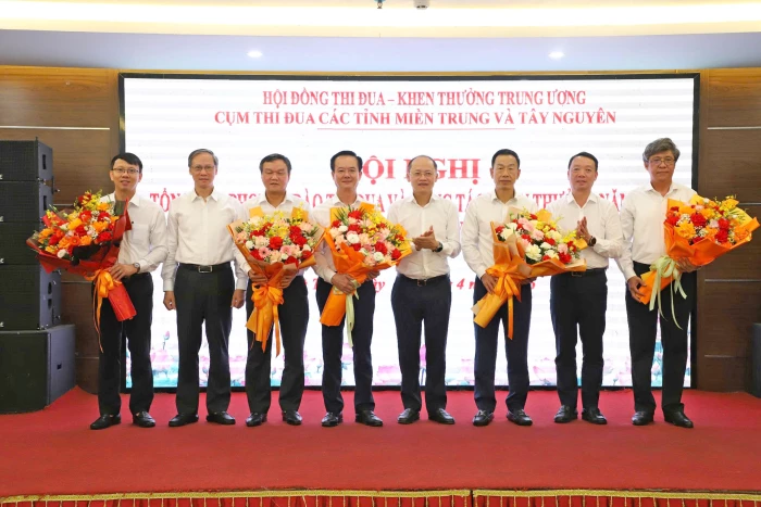 Tổng kết Cụm thi đua các tỉnh Miền Trung - Tây Nguyên năm 2025: Tỉnh Khánh Hòa được đề nghị nhận bằng khen của Thủ tướng Chính phủ