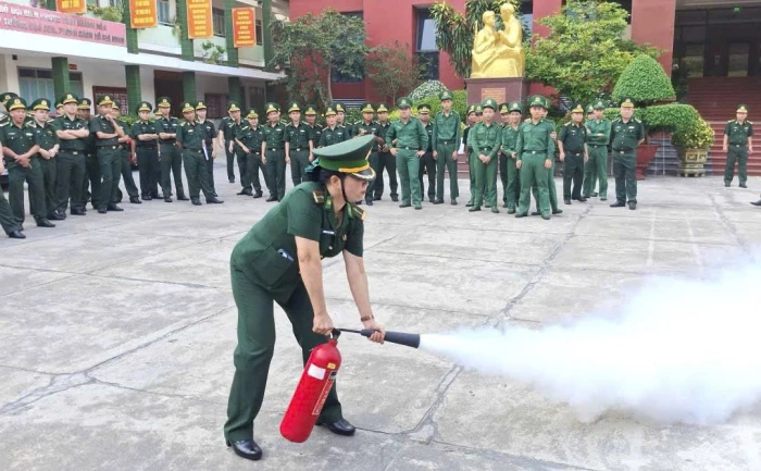 Bộ đội Biên phòng tỉnh Khánh Hòa luyện tập kỹ năng phòng cháy, chữa cháy và cứu nạn, cứu hộ
