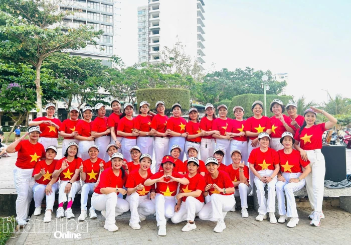 Lan tỏa hình ảnh cờ Tổ quốc chào mừng ngày lễ 30-4