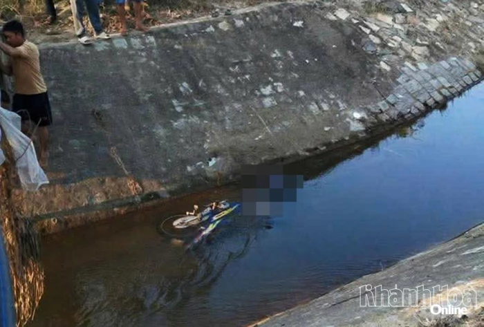 Lao xuống mương nước, người đàn ông tử nạn