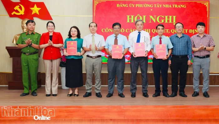 Đảng ủy phường Tây Nha Trang công bố các nghị quyết, quyết định về công tác cán bộ