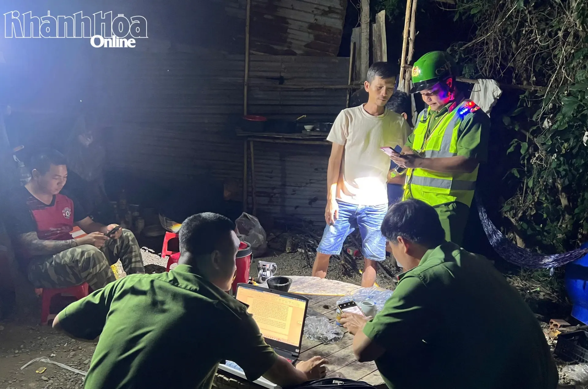 Công an xã Trung Khánh Vĩnh phát hiện, xử lý khai thác cát trái phép