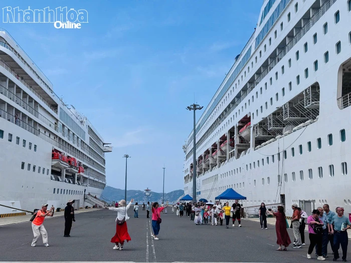 Cảng quốc tế Cam Ranh một ngày đón 2 tàu du lịch biển