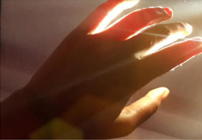 Nghiên cứu mới: Con người tự phát sáng khi còn sống