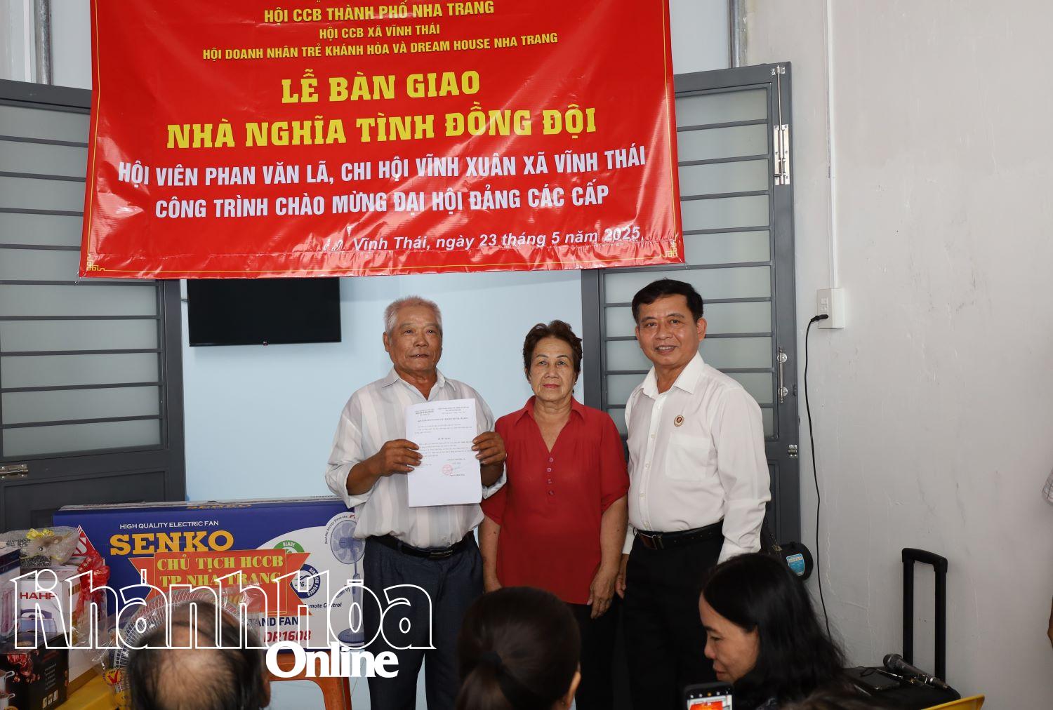 Hội Cựu chiến binh TP. Nha Trang bàn giao nhà Nghĩa tình đồng đội cho hội viên