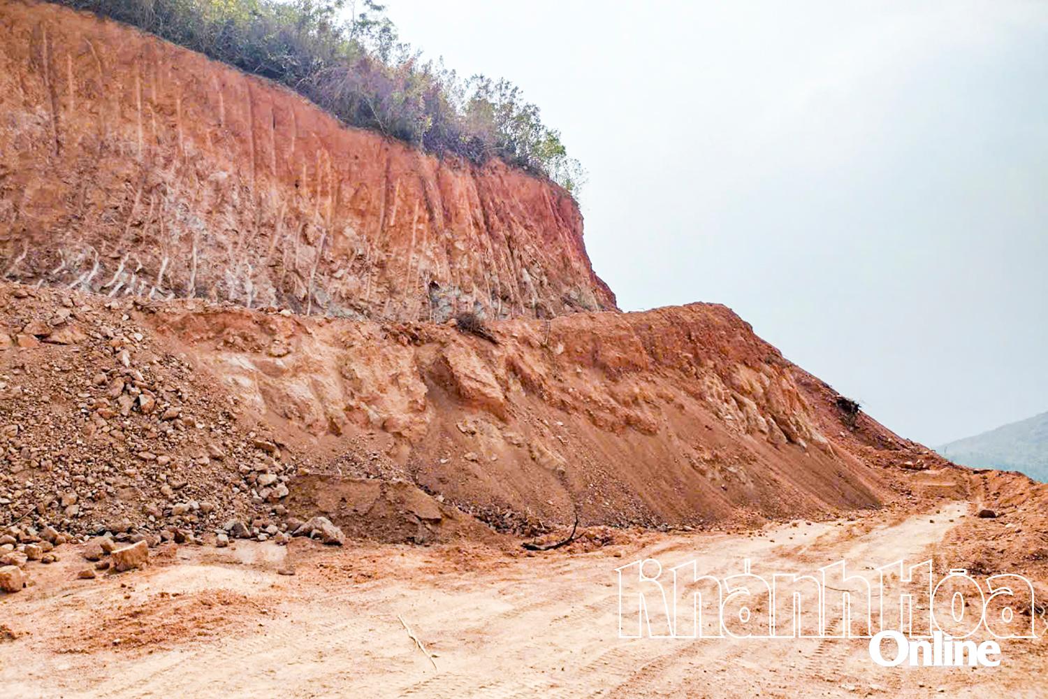 Liên quan đến việc xử phạt vi phạm hành chính về khai thác khoáng sản trái phép ở Cam Ranh: Tòa cấp cao chấp nhận kháng cáo của Chủ tịch UBND TP. Cam Ranh
