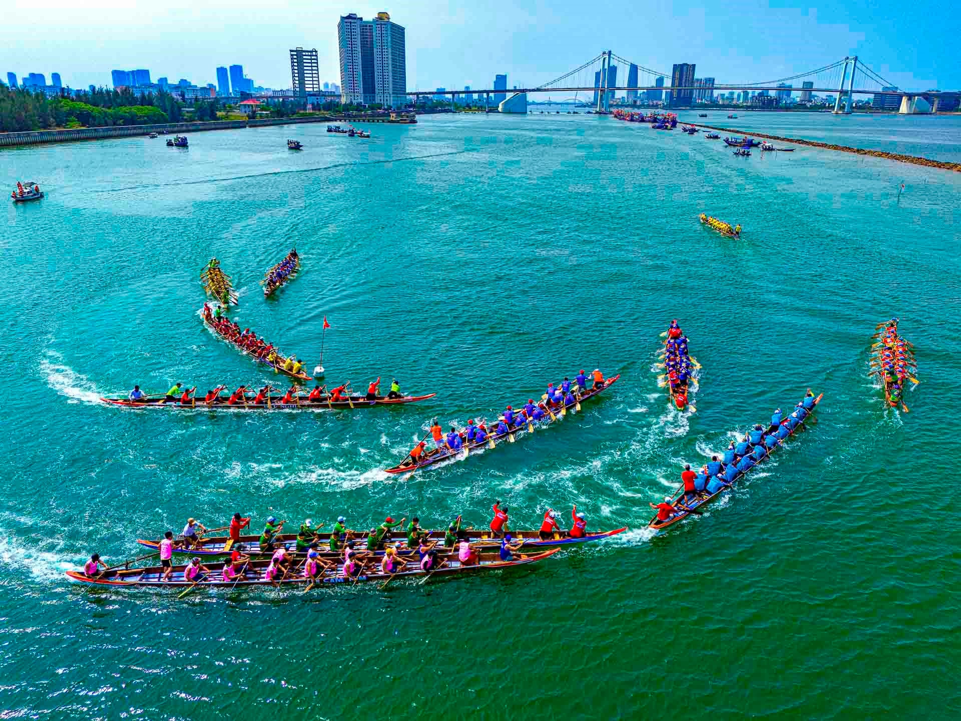 Quan điểm của các nhà sáng lập chủ nghĩa Mác - Lê-nin về quần chúng nhân dân với tư cách động lực của phát triển lịch sử và sự vận dụng của Đảng Cộng sản Việt Nam