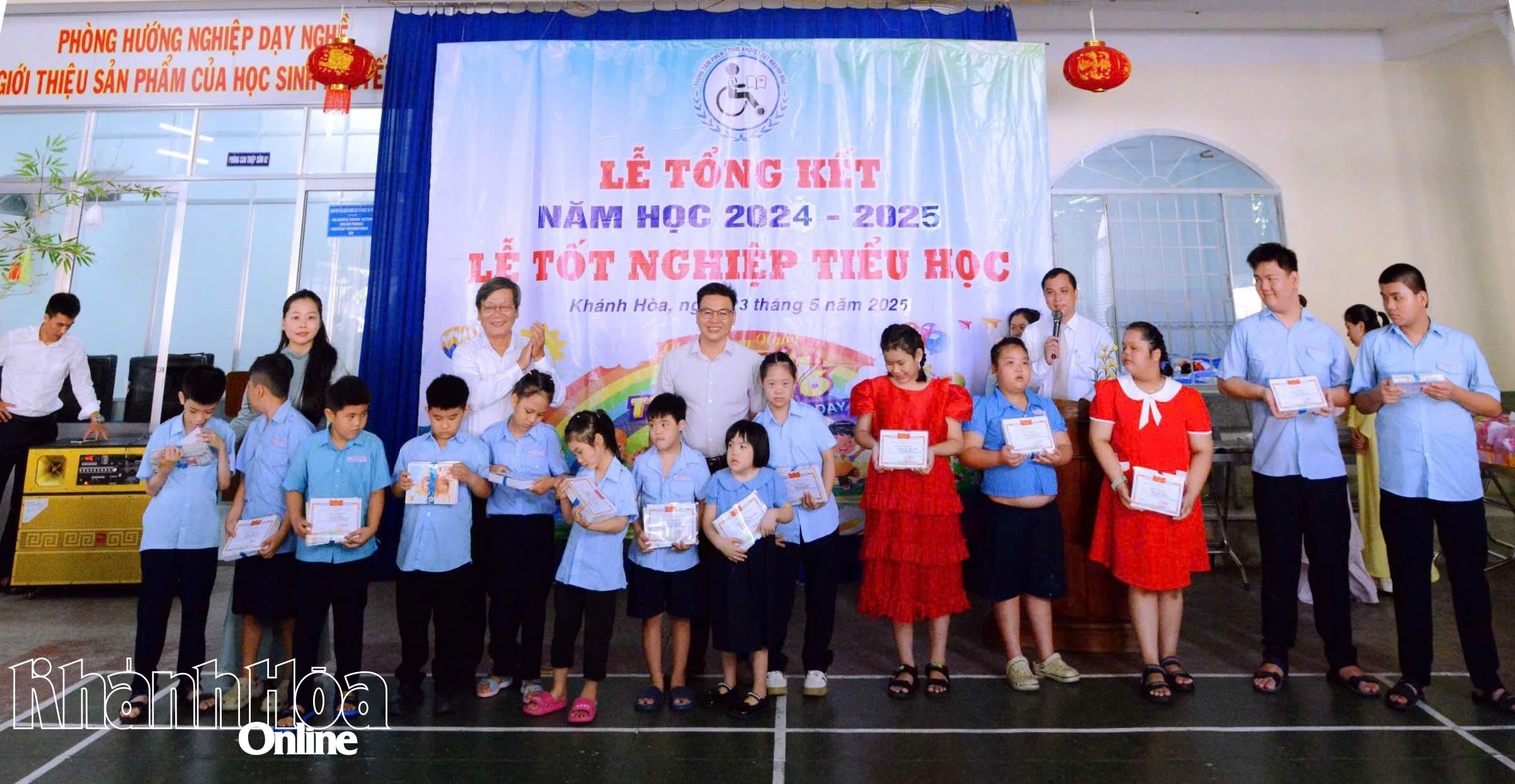 Trung tâm Phục hồi chức năng - Giáo dục trẻ em khuyết tật tỉnh tổng kết năm học 2024 - 2025