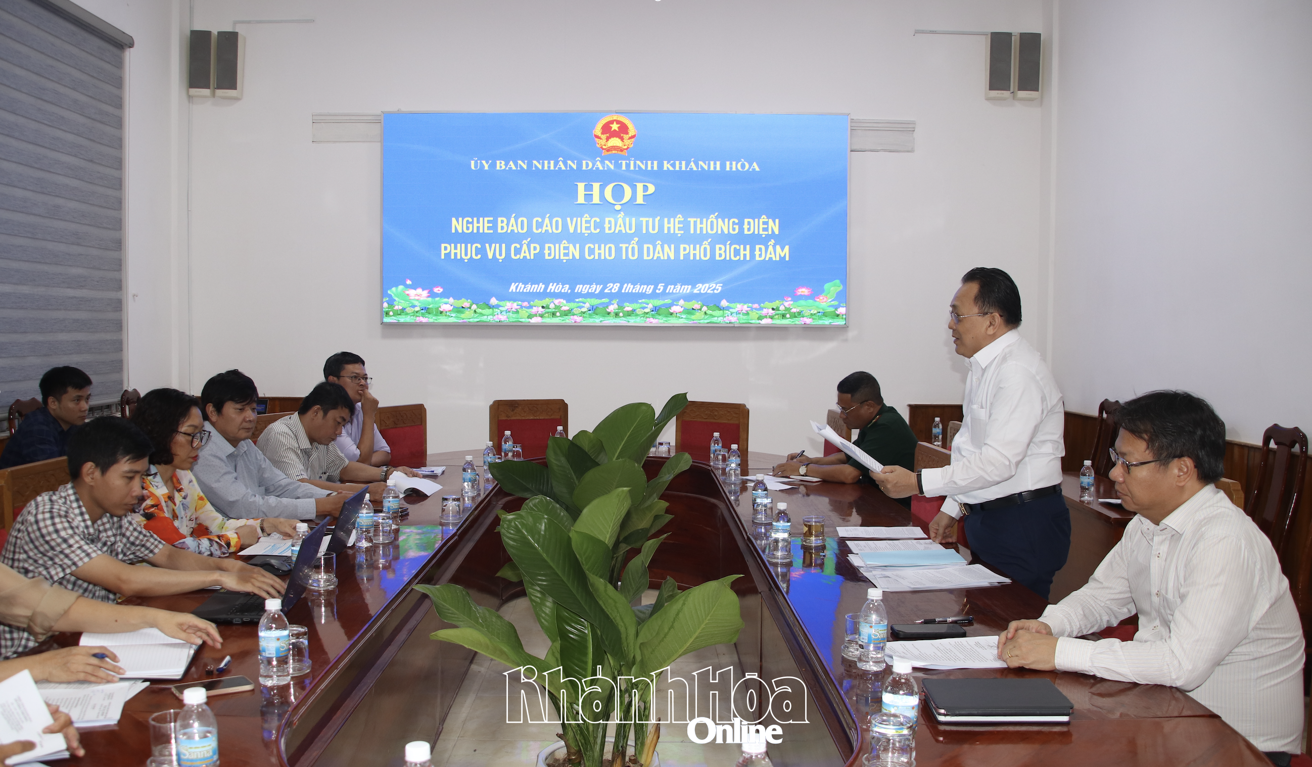 Thống nhất đầu tư cấp điện lưới quốc gia cho Tổ dân phố Bích Đầm