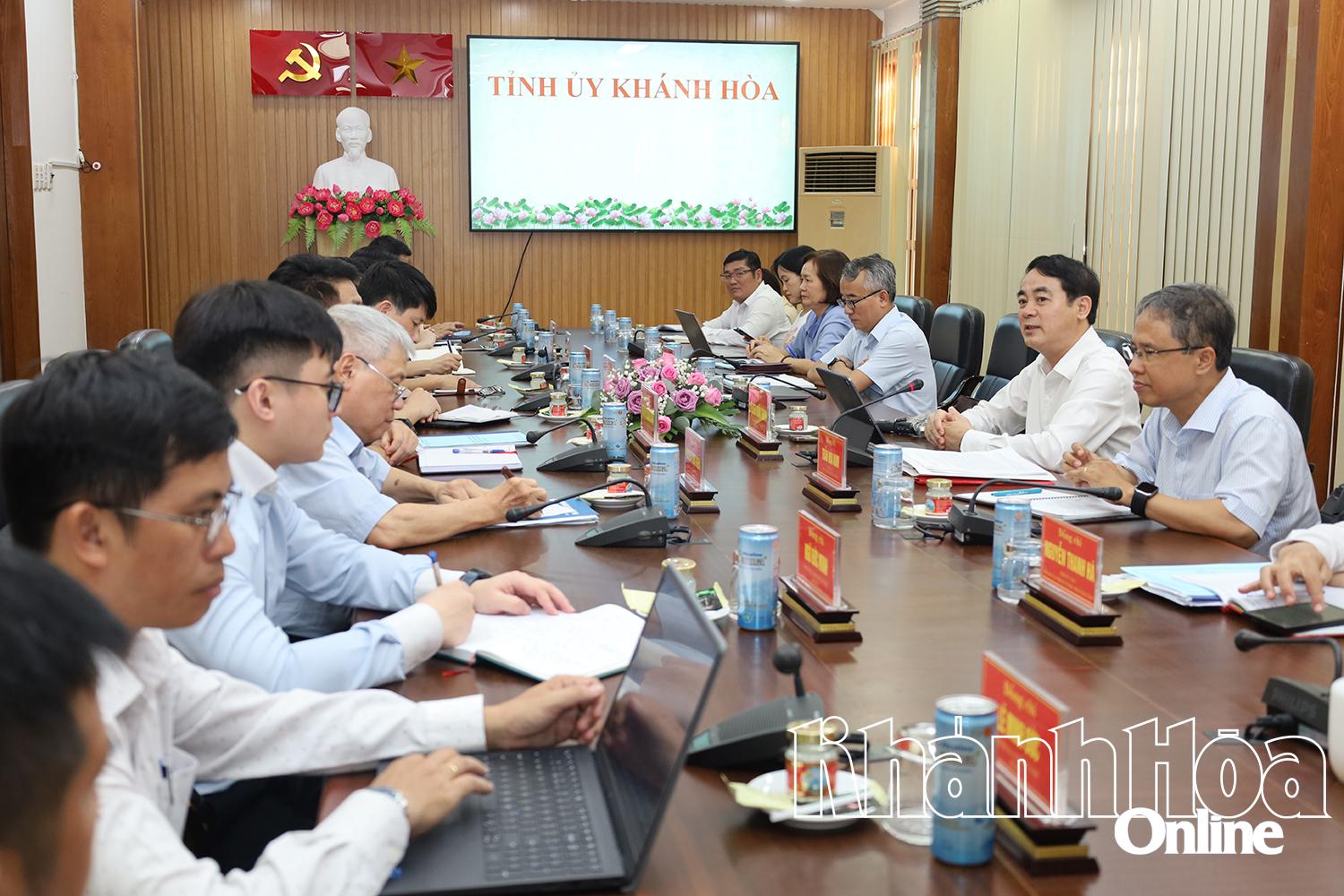 Đoàn công tác của Bộ Nội vụ khảo sát thực tế đánh giá cán bộ, công chức theo KPI tại Khánh Hòa