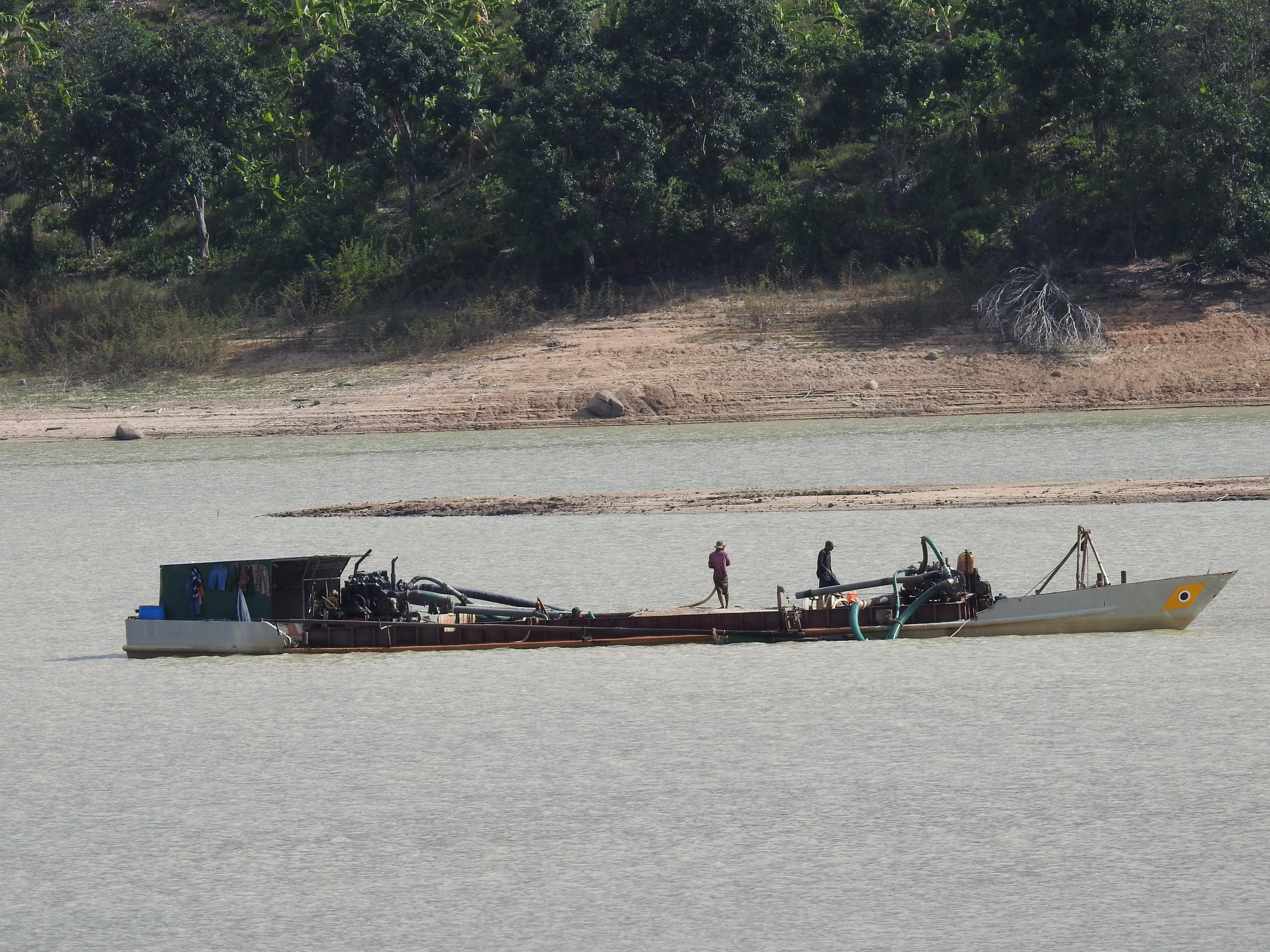Tăng cường quản lý khai thác cát trên các tuyến đường thủy nội địa