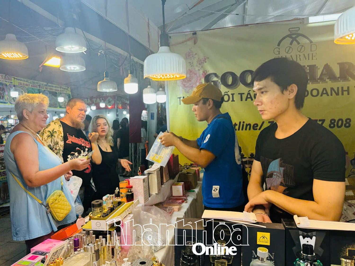 Tháng 4, tổng mức bán hàng hóa và doanh thu dịch vụ tiêu dùng đạt gần 18.853 tỷ đồng