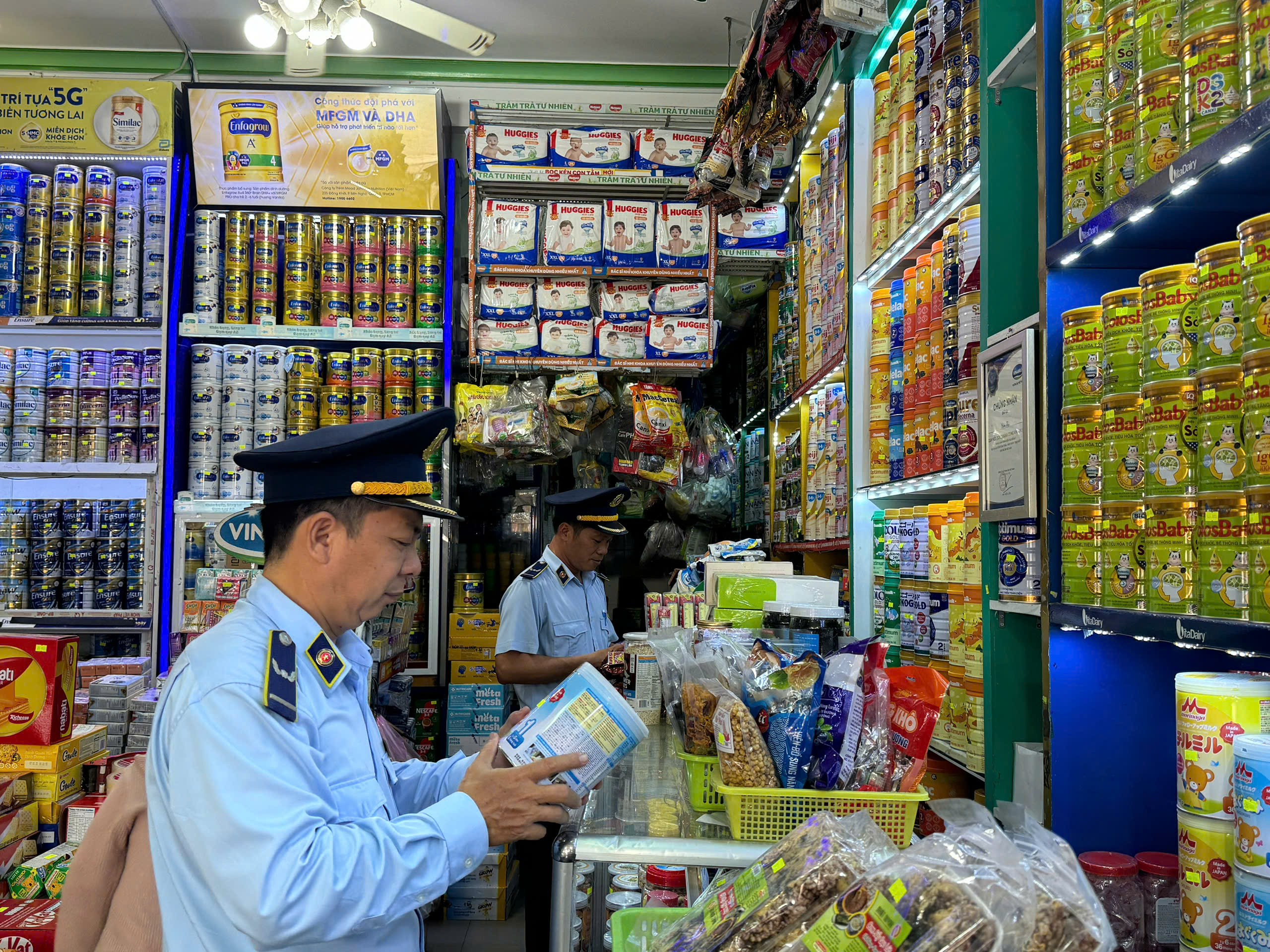 Xử lý nghiêm tổ chức, cá nhân liên quan đến sản xuất, buôn bán thuốc chữa bệnh giả, sữa giả