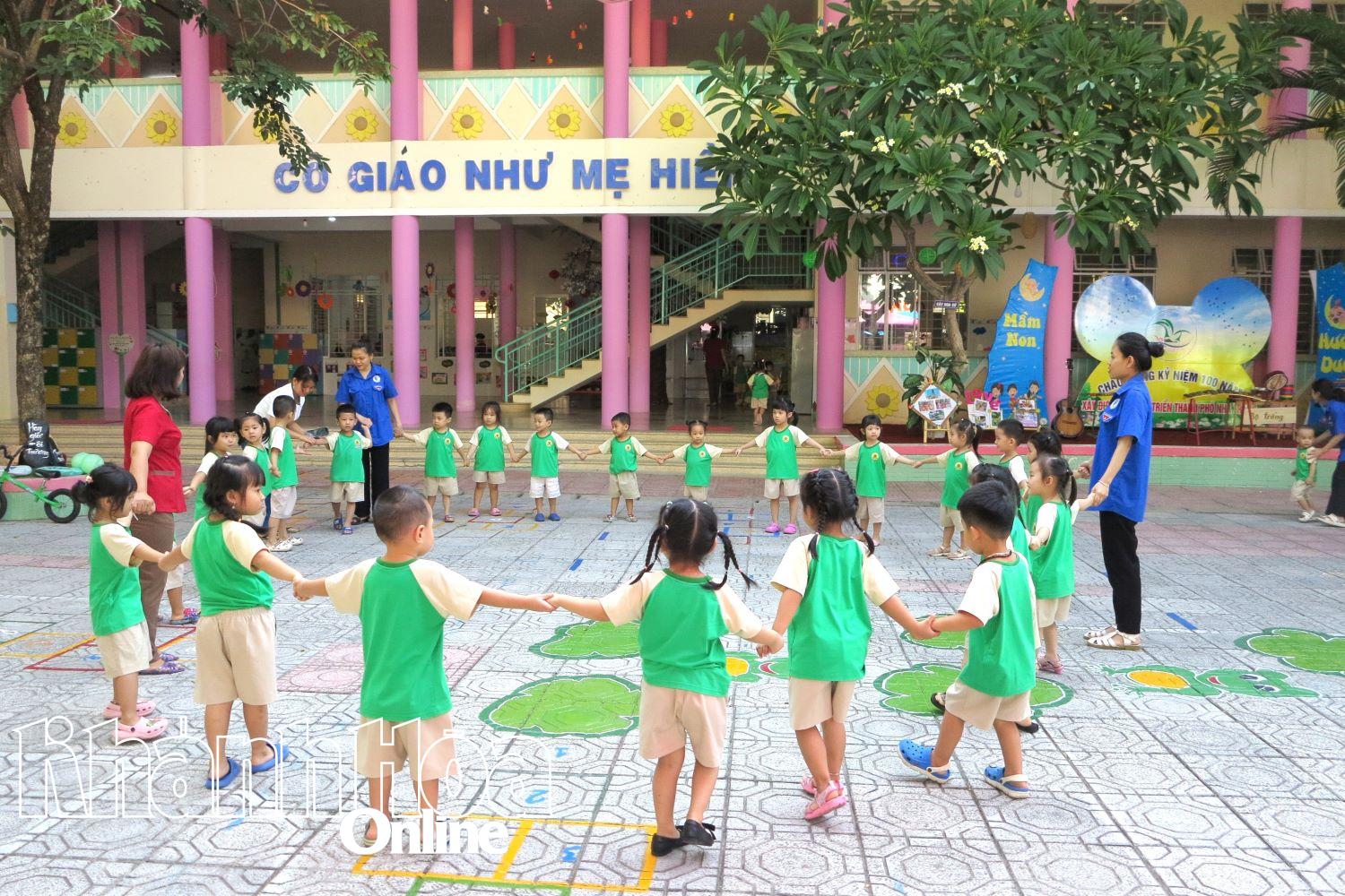 Từ ngày 2-6 đến 25-7, tổ chức hoạt động hè cho trẻ mầm non