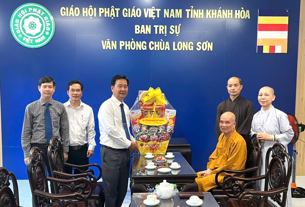 Lãnh đạo Ban Tuyên giáo và Dân vận Tỉnh ủy Khánh Hòa thăm, chúc mừng các cơ sở Phật giáo nhân Đại lễ Phật đản Vesak 2025