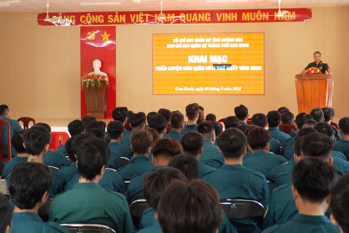 Ban Chỉ huy Quân sự TP. Cam Ranh huấn luyện cho hơn 500 chiến sĩ dân quân tự vệ năm thứ nhất