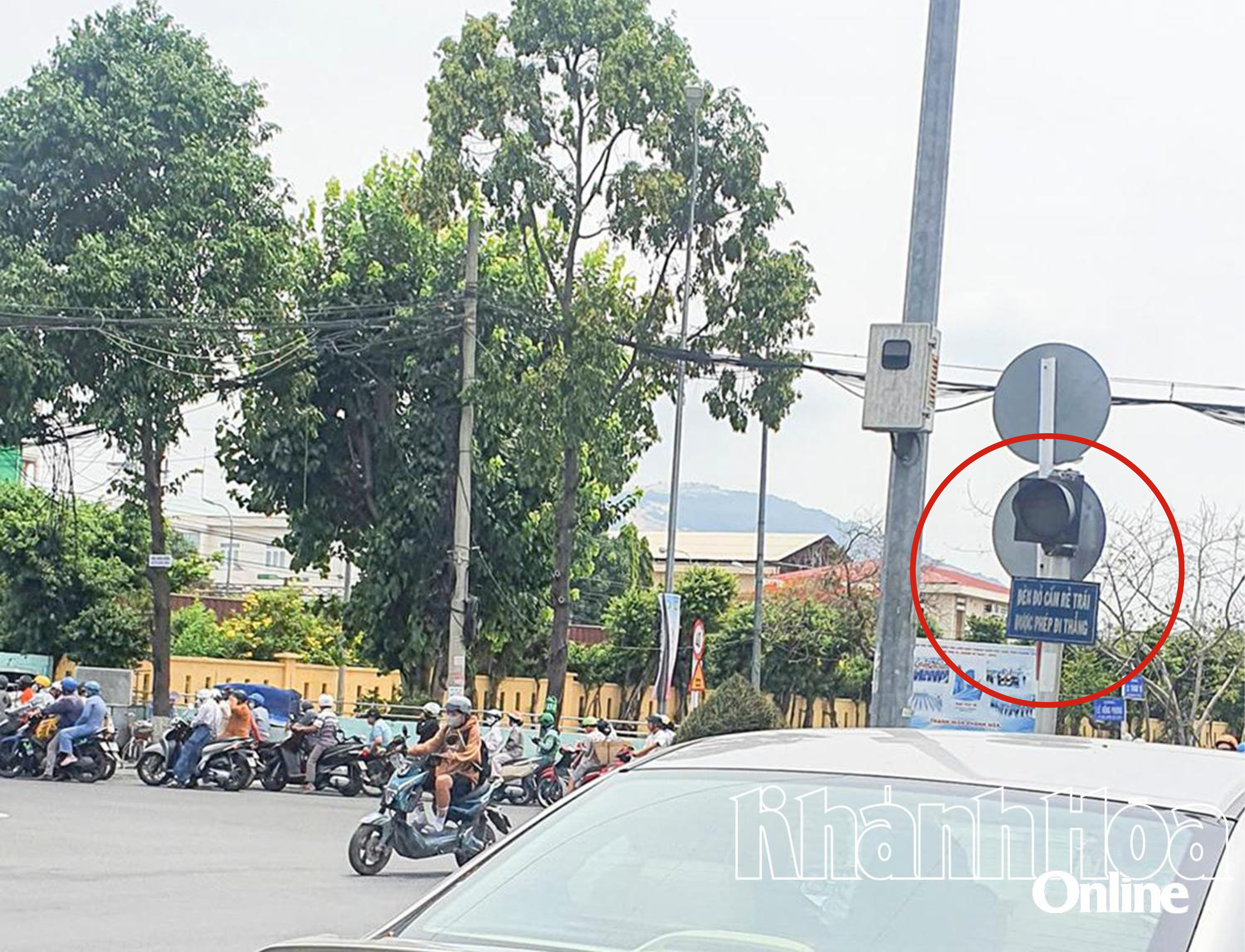 Đề nghị sửa chữa đèn tín hiệu giao thông đường sắt