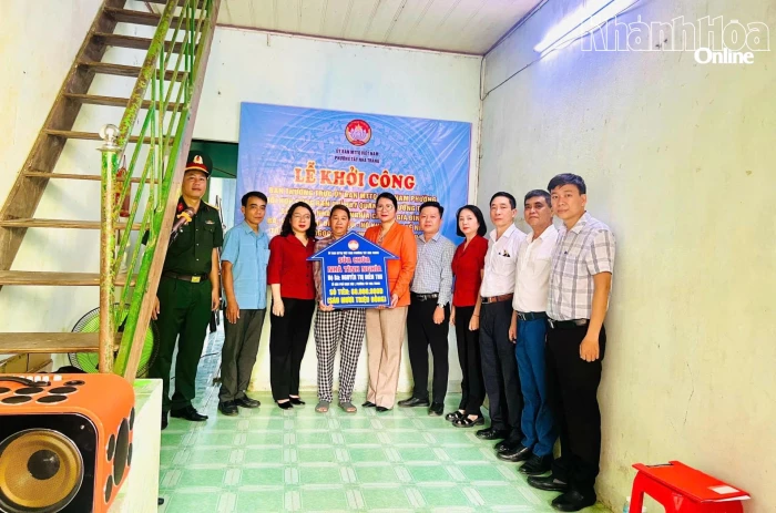 Ủy ban MTTQ Việt Nam phường Tây Nha Trang khởi công sửa chữa nhà tình nghĩa