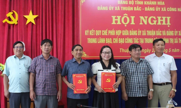 Đảng ủy xã Thuận Bắc và Công Hải ký kết quy chế phối hợp bồi dưỡng lý luận chính trị