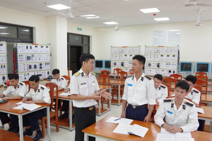 Học viện Hải quân sôi nổi các hoạt động kỷ niệm 136 năm Ngày sinh Chủ tịch Hồ Chí Minh