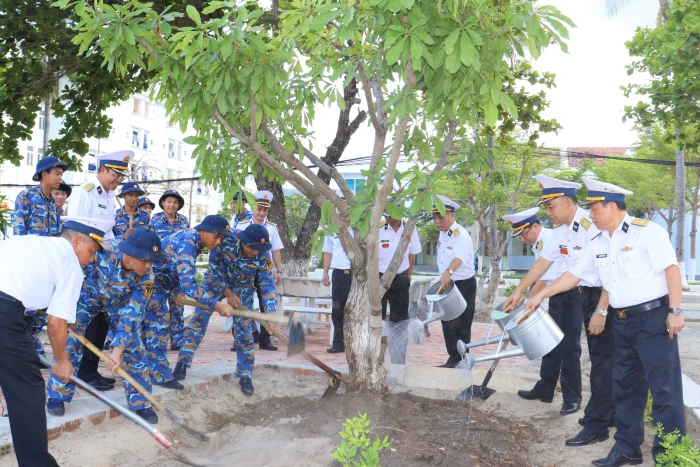 Học viện Hải quân phát động trồng, chăm sóc cây xanh