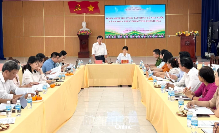 Kiểm tra công tác quản lý an toàn thực phẩm tại phường Nam Nha Trang