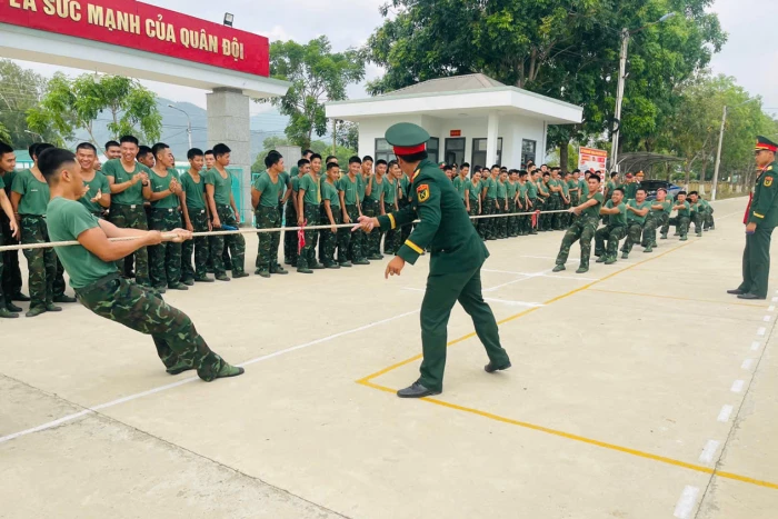 Trường Sĩ quan Thông tin tổ chức nhiều hoạt động ý nghĩa trong dịp lễ
