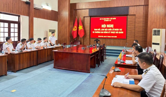 Trường Cao đẳng kỹ thuật Hải quân làm việc với Lữ đoàn 162