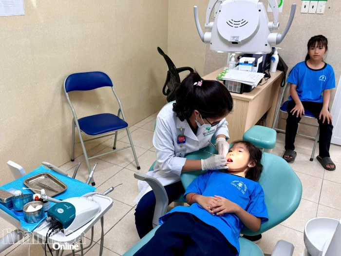 Bệnh viện Đa khoa Sài Gòn Nha Trang khám sức khỏe miễn phí cho 160 em nhỏ chùa Lộc Thọ