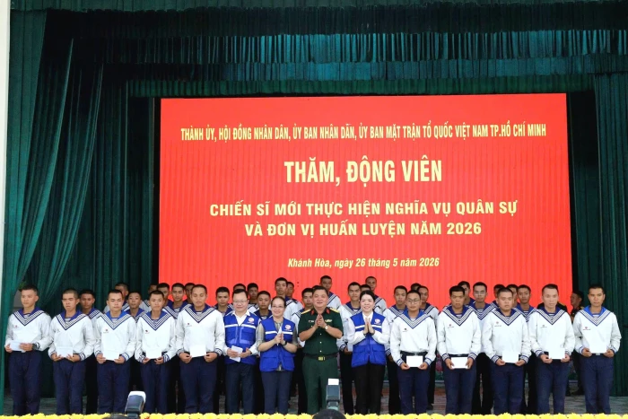 Hội đồng Nghĩa vụ quân sự TP. Hồ Chí Minh thăm chiến sĩ mới tại Lữ đoàn 101