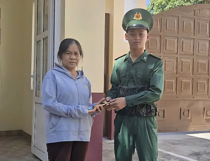 Nhận lại tài sản bị mất nhờ hành động đẹp của du khách nước ngoài