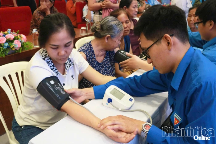 Bệnh viện Đa khoa Ninh Thuận phát động chương trình “Tháng 5 đo huyết áp”