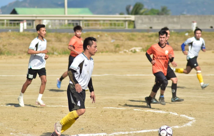 Xã Nam Cam Ranh tổ chức Giải bóng đá truyền thống lần thứ I