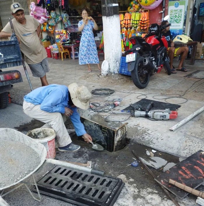 Đã lắp đặt nắp đậy hố ga tại khu vực đường Dã Tượng