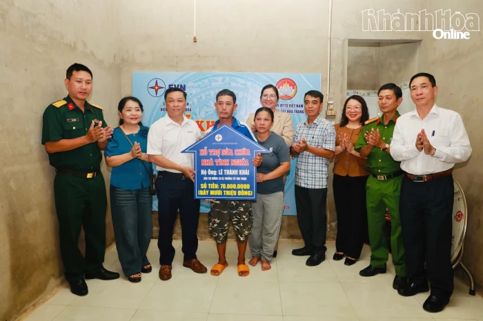 Ủy ban MTTQ Việt Nam phường Tây Nha Trang khởi công sửa chữa nhà tình nghĩa