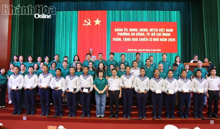 Lữ đoàn 957 thông tin chuyên đề về biển, đảo cho Đảng ủy phường An Đông