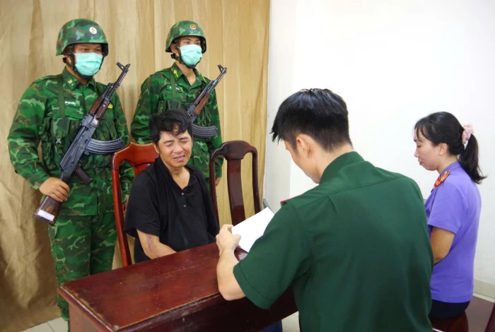 Bắt giữ 4 đối tượng mua bán, tàng trữ trái phép chất ma túy