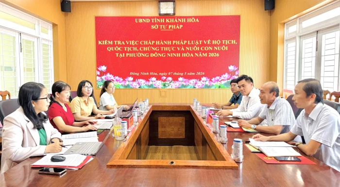 Sở Tư pháp kiểm tra công tác chứng thực, hộ tịch tại phường Đông Ninh Hòa