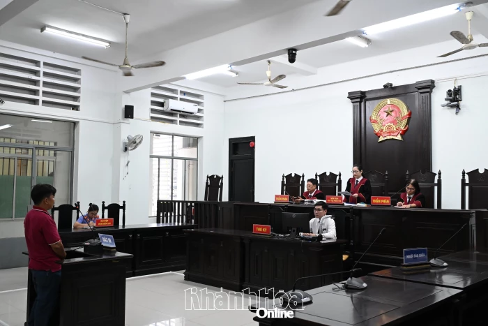 Lừa “chạy án”, một người bán nước giải khát hầu tòa