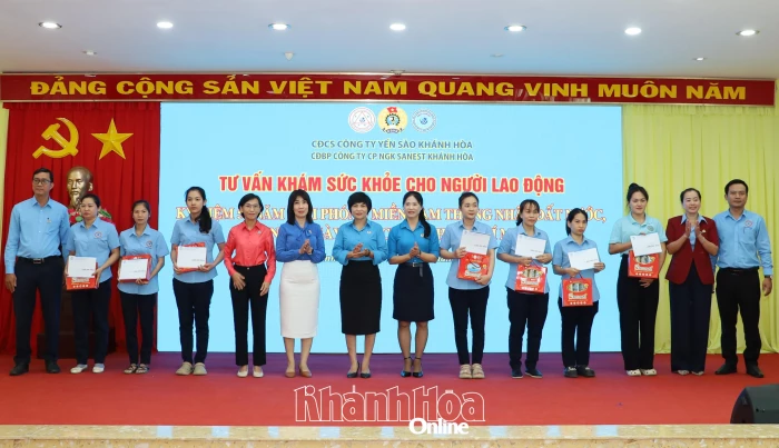 Tư vấn sức khỏe cho công nhân Công ty Cổ phần Nước giải khát Sanest Khánh Hòa
