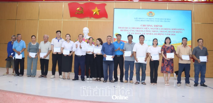 Công đoàn phường Nam Nha Trang trao 60 suất quà hỗ trợ đoàn viên, người lao động