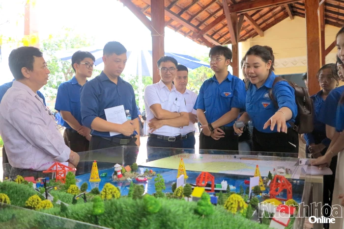 Trường Đại học Nha Trang sôi nổi Ngày hội STEM và tuyển dụng việc làm 2026
